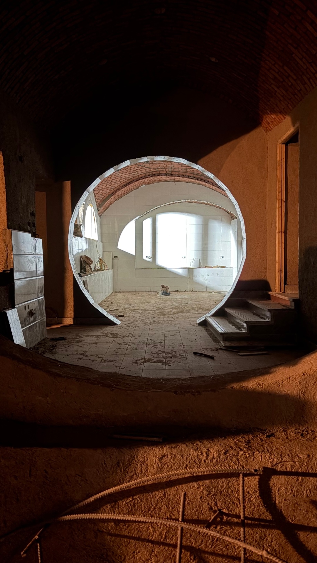 Round doorways built using mud and brick bring unique design to this cafe in Nubia